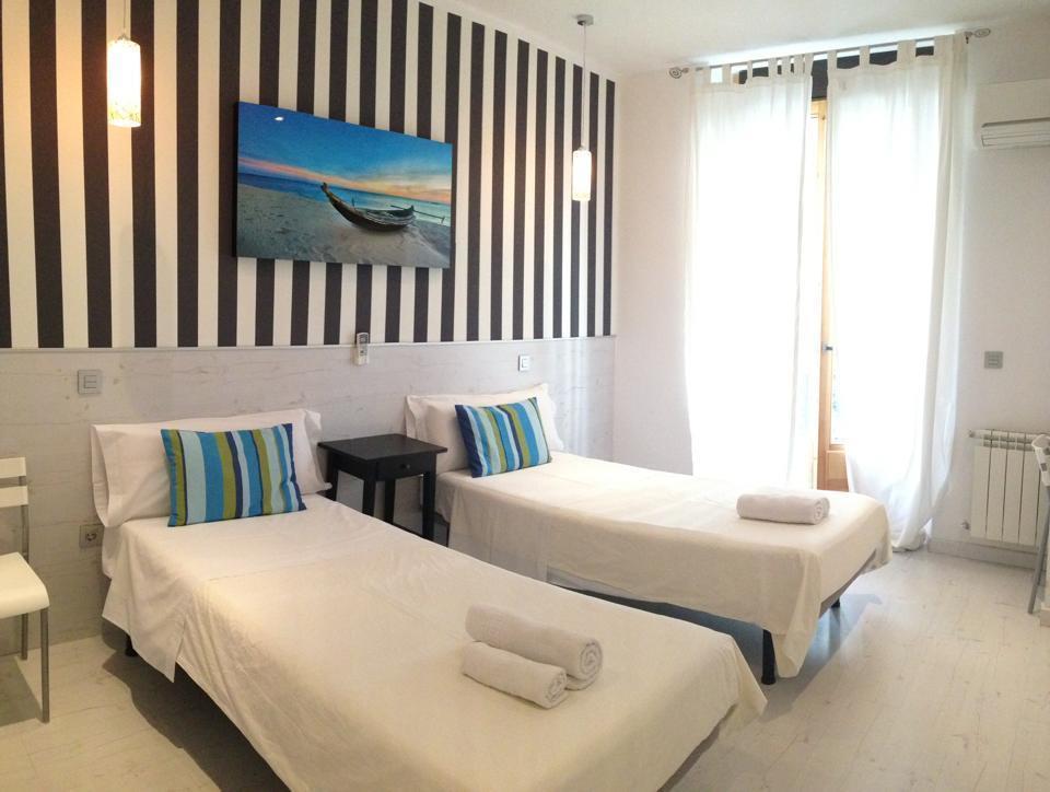Hostal Mendoza Madrid Eksteriør bilde