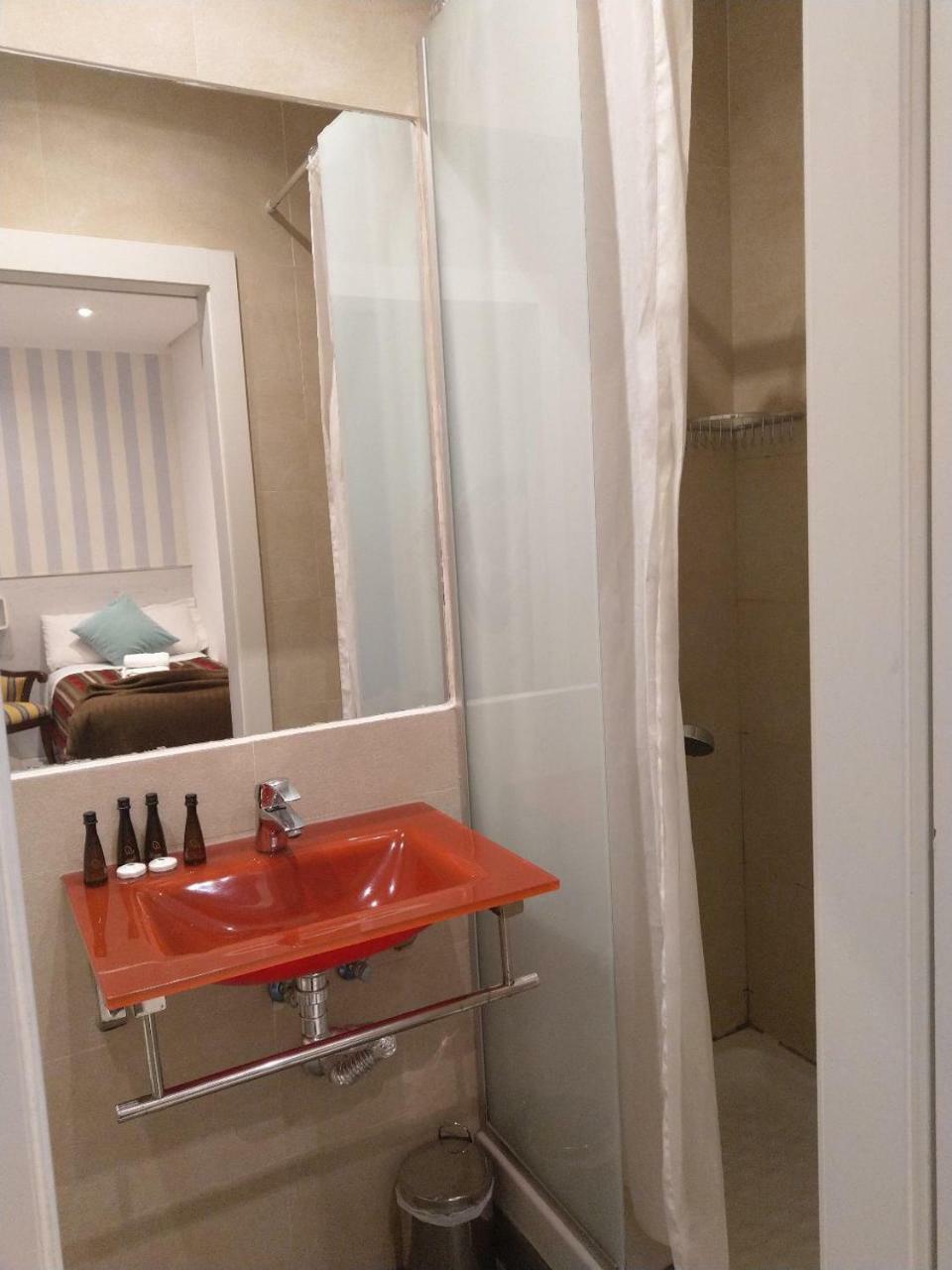 Hostal Mendoza Madrid Eksteriør bilde